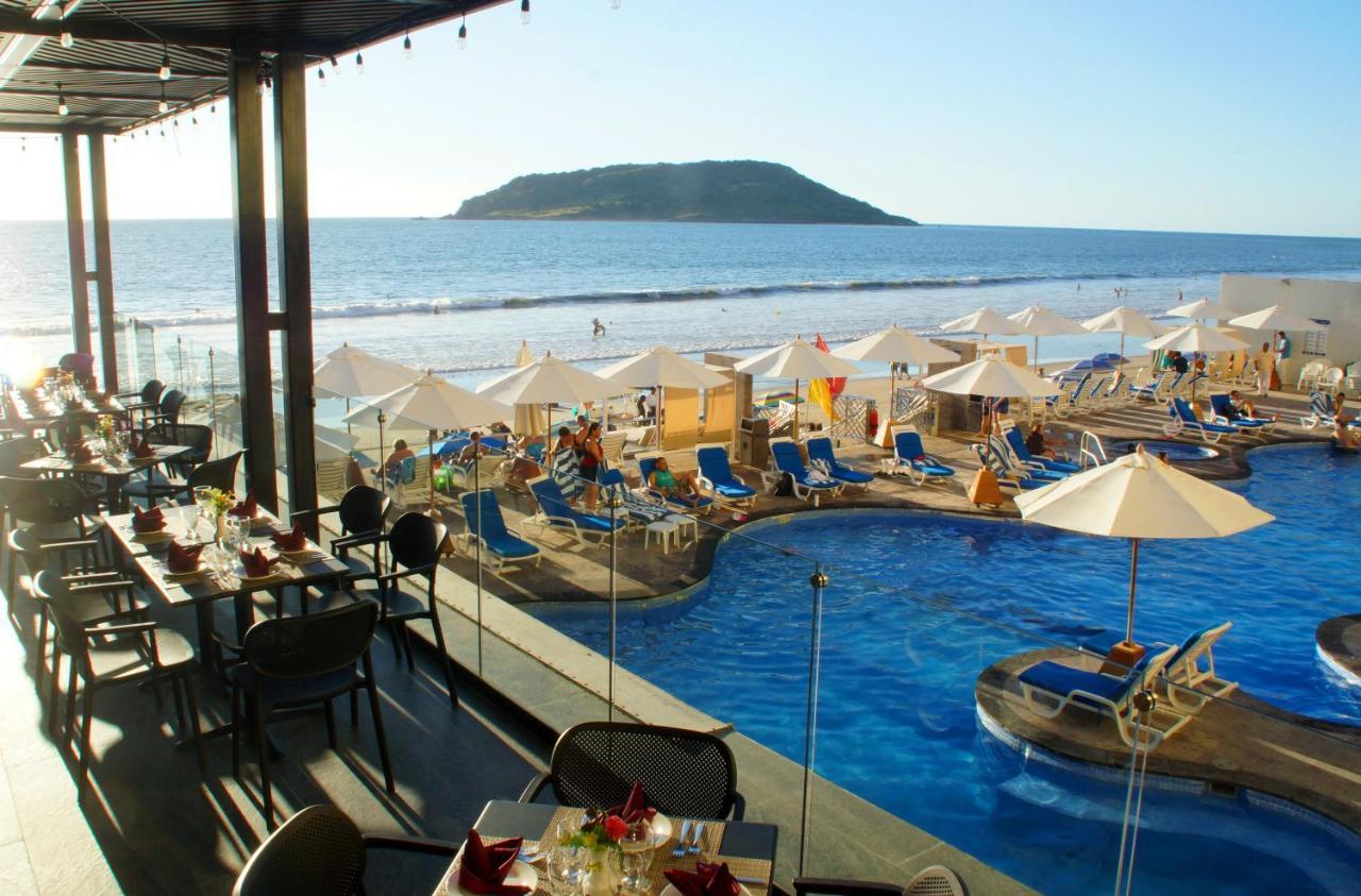 Royal Villas Resort Мазатлан Екстер'єр фото View of the beach at the Hard Rock Hotel