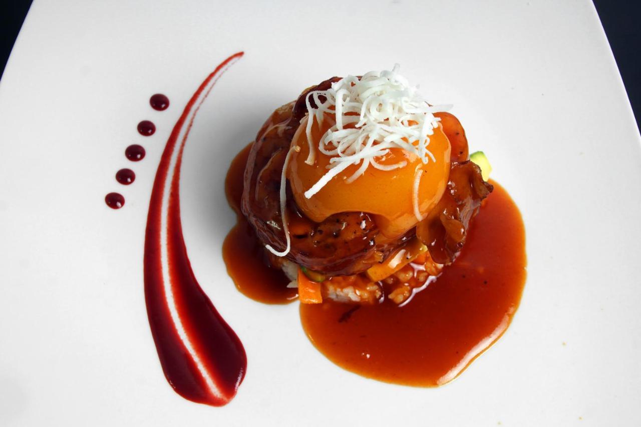 Royal Villas Resort Мазатлан Екстер'єр фото A plated duck dish